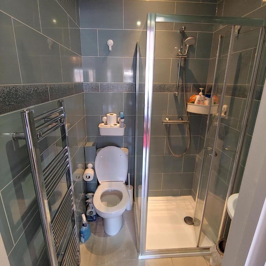 Ensuite Master Bedroom, Private Bathroom, Inside Family Home, Walking Distance To Harry Potter واتفورد المظهر الخارجي الصورة