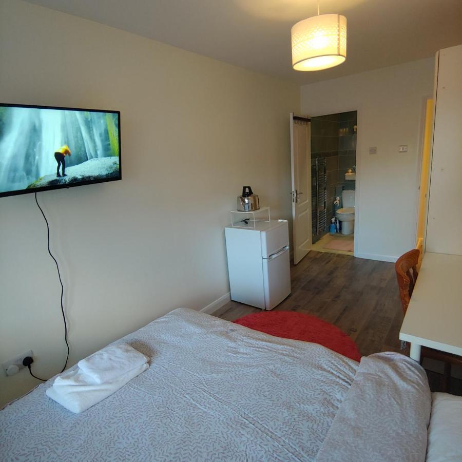Ensuite Master Bedroom, Private Bathroom, Inside Family Home, Walking Distance To Harry Potter واتفورد المظهر الخارجي الصورة