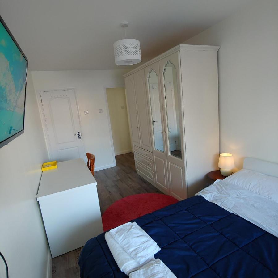 Ensuite Master Bedroom, Private Bathroom, Inside Family Home, Walking Distance To Harry Potter واتفورد المظهر الخارجي الصورة