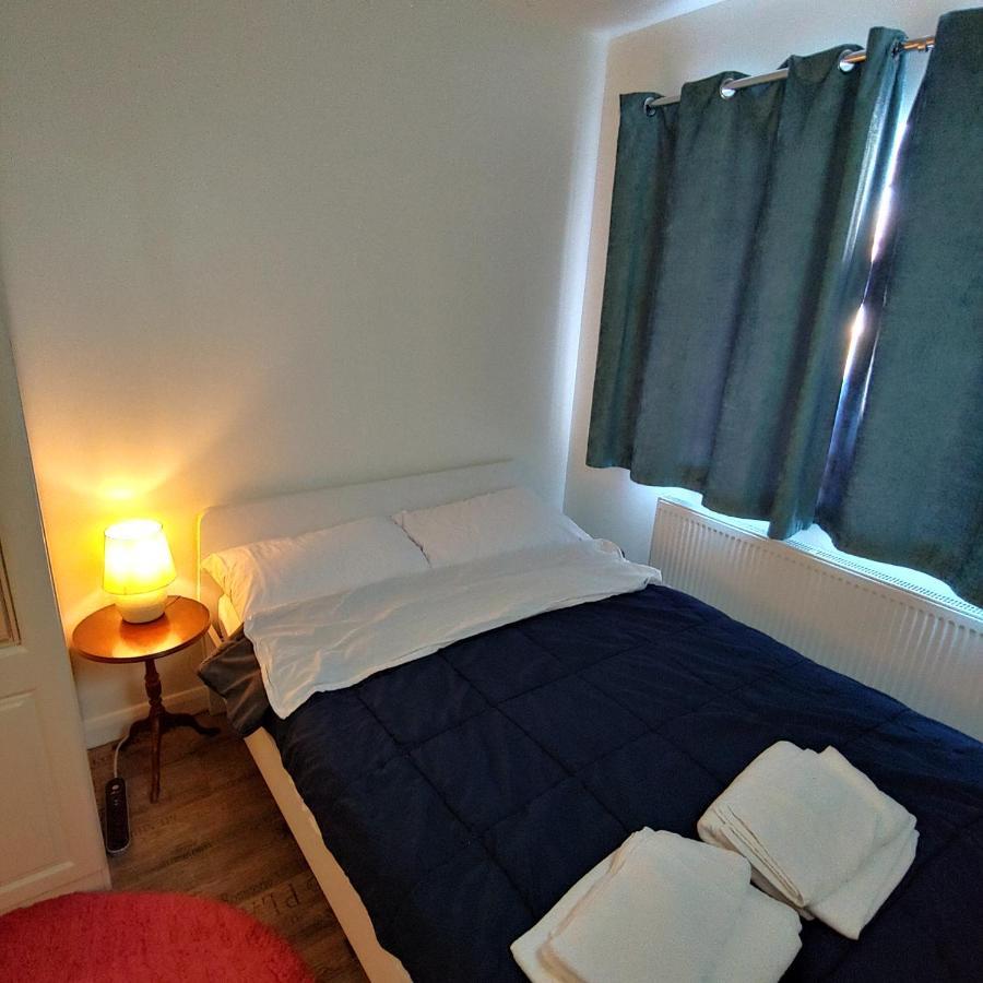 Ensuite Master Bedroom, Private Bathroom, Inside Family Home, Walking Distance To Harry Potter واتفورد المظهر الخارجي الصورة