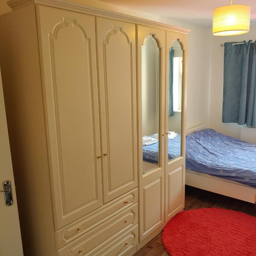 Ensuite Master Bedroom, Private Bathroom, Inside Family Home, Walking Distance To Harry Potter واتفورد المظهر الخارجي الصورة