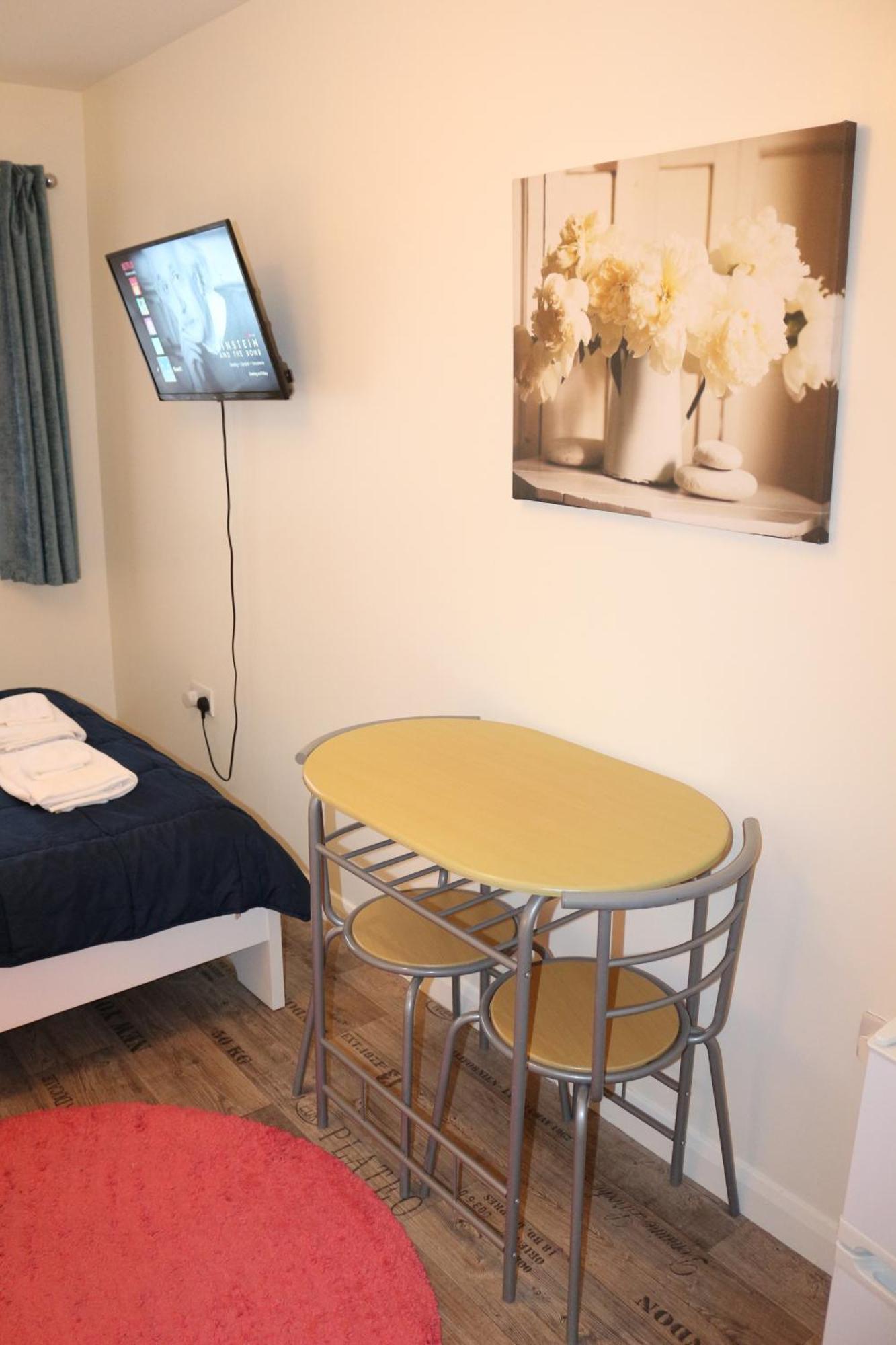 Ensuite Master Bedroom, Private Bathroom, Inside Family Home, Walking Distance To Harry Potter واتفورد المظهر الخارجي الصورة