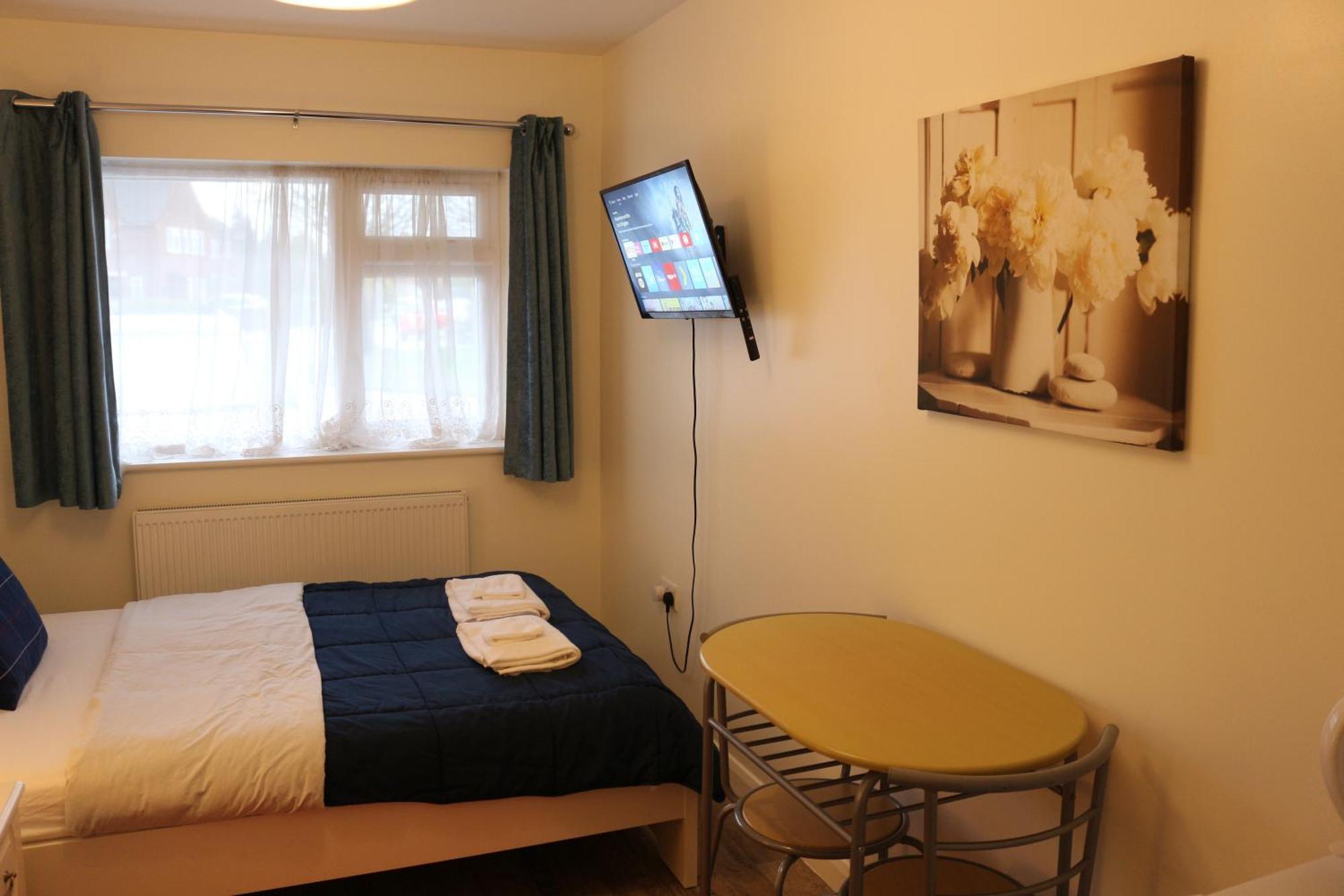 Ensuite Master Bedroom, Private Bathroom, Inside Family Home, Walking Distance To Harry Potter واتفورد المظهر الخارجي الصورة
